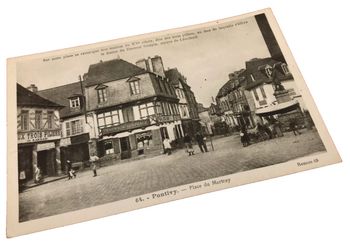 Carte postale ancienne Pontivy (Morbihan) Place du Martray