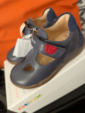 Sandales mi fermes garçon. Tout cuir doux et souple. Taille 25. Neuf. Geox 