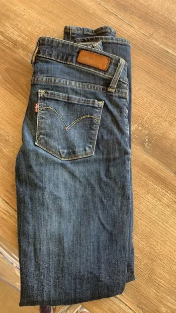Levis 24 par 32 slim