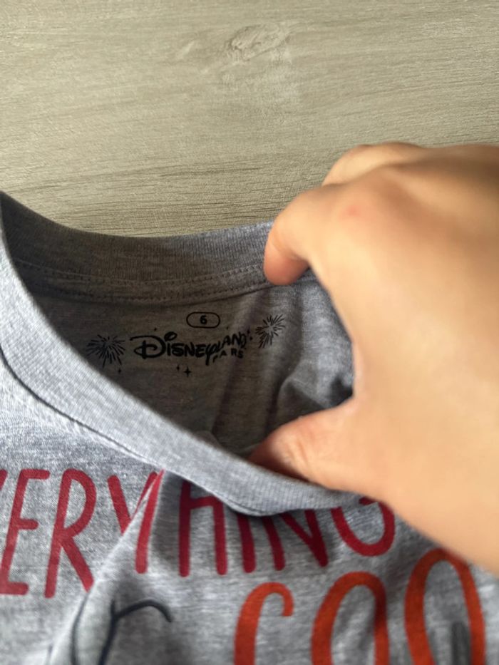 T-shirt Olaf 6ans Disneyland neuf avec étiquette - photo numéro 4