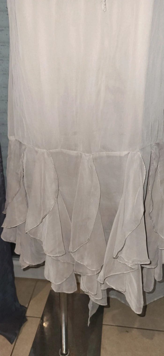 Robe grise en mousseline – Élégance fluide et détails raffinés 40 - photo numéro 4