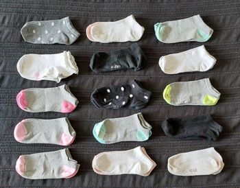 15 paires de socquettes taille 27-30