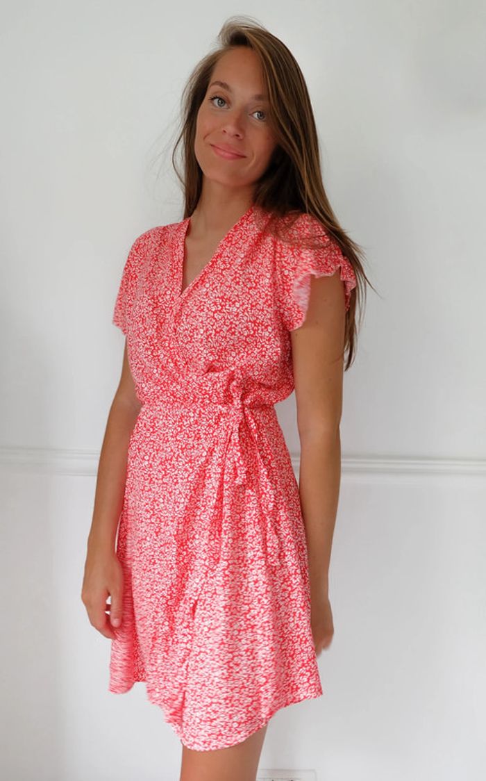 🌟 Robe rouge et blanche à fleurs - photo numéro 6