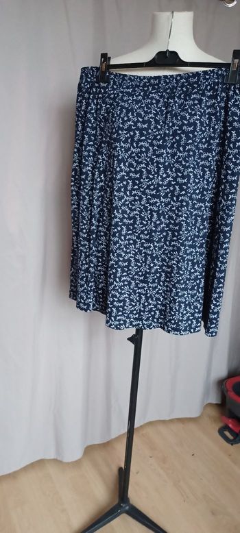 Très jolie jupe femme T 50/52