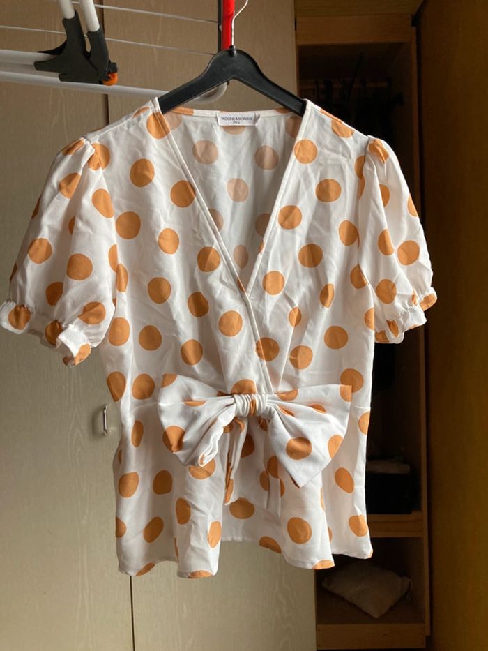 Superbe blouse blanche pois moutarde avec noeud marque Icooneet Bianca