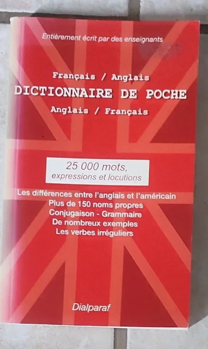 📘 Dictionnaire de Poche Anglais-Français – Compact & Pratique