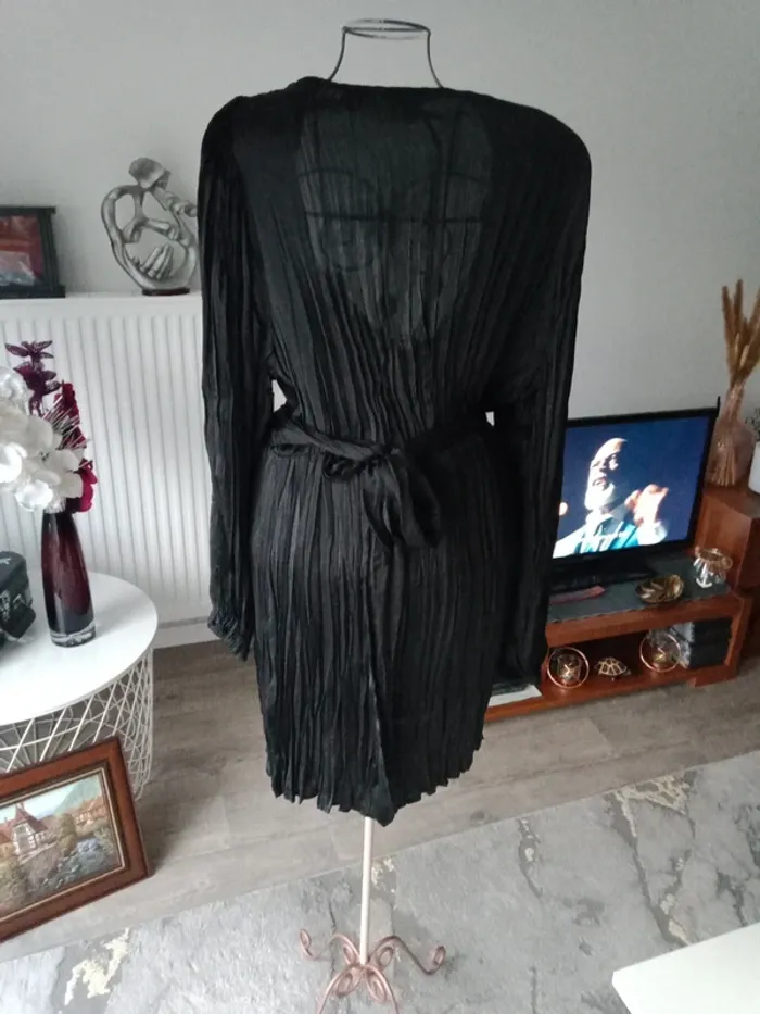 Robe noir style blouse
