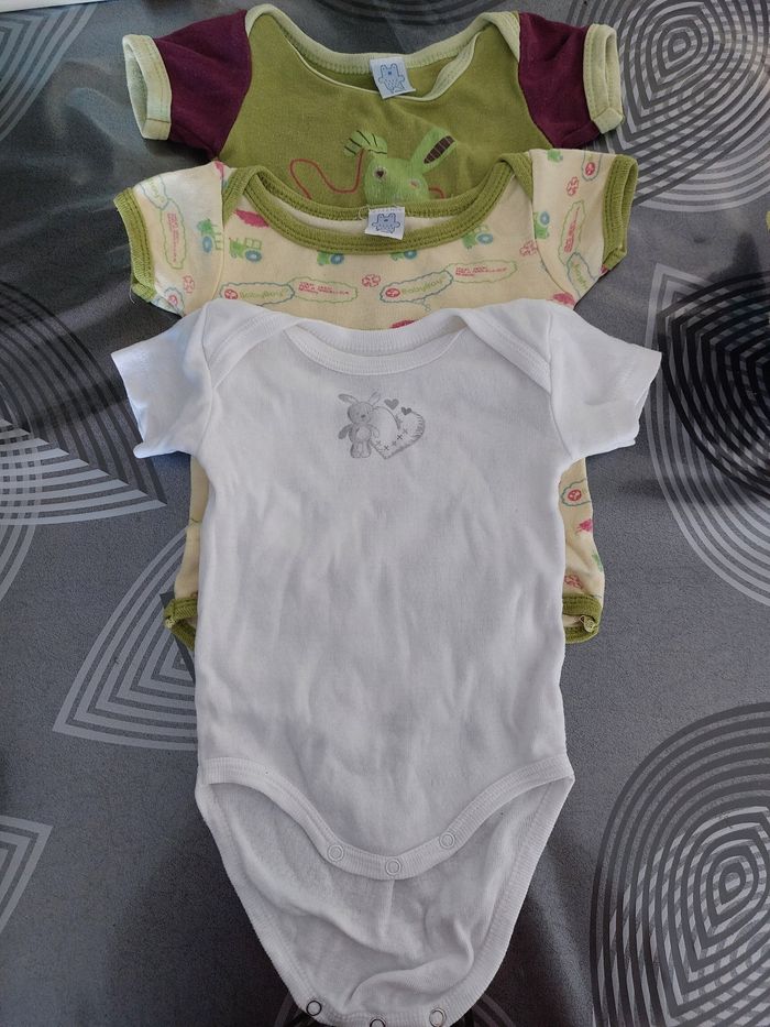 Lot 3 bodies manches courtes