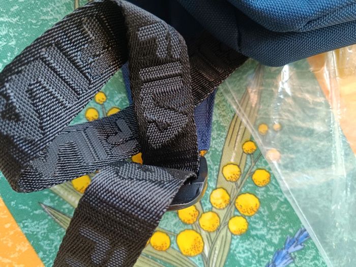 Sac Fila neuf avec étiquette et emballage - photo numéro 7