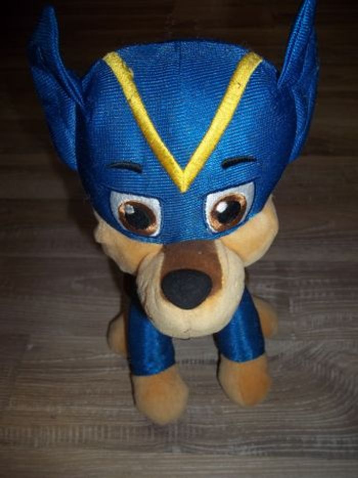 Peluche Chase de la Super Pat'Patrouille assis - photo numéro 6