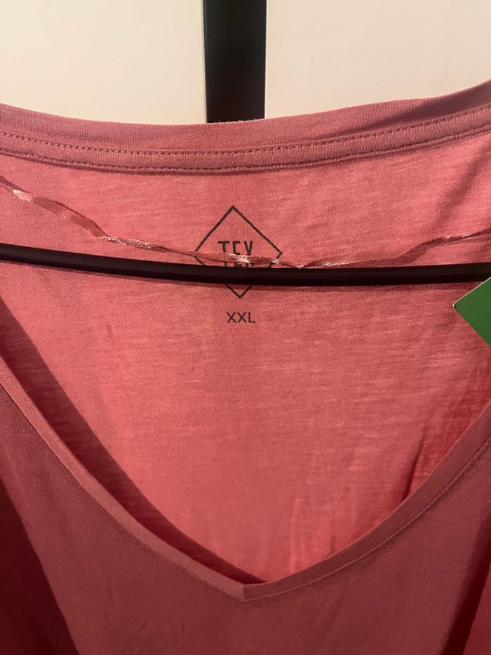 Tee-shirt rose Taille XXL. - photo numéro 2