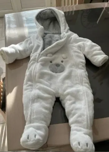 Combinaison taille 12 mois Pat et Ripaton