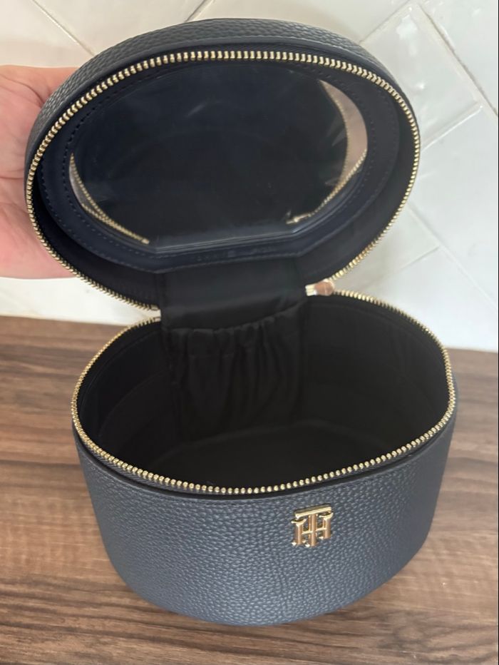 Trousse de toilette ou maquillage neuve marque Tommy Hilfiger - photo numéro 6