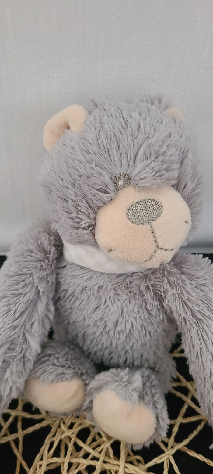 Doudou peluche ours gris beige foulard grand bras Oscar J-LINE
