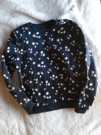 Pull motif fleurs