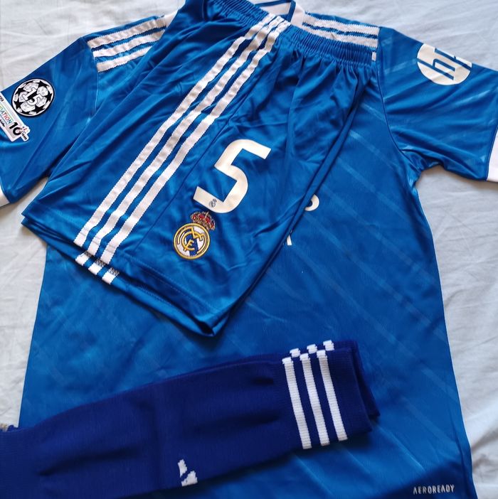 Beau maillot belingham Real de Madrid taille 10 ans modèle 2026 - photo numéro 4