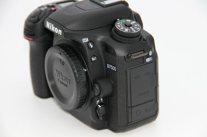 Nikon D7500