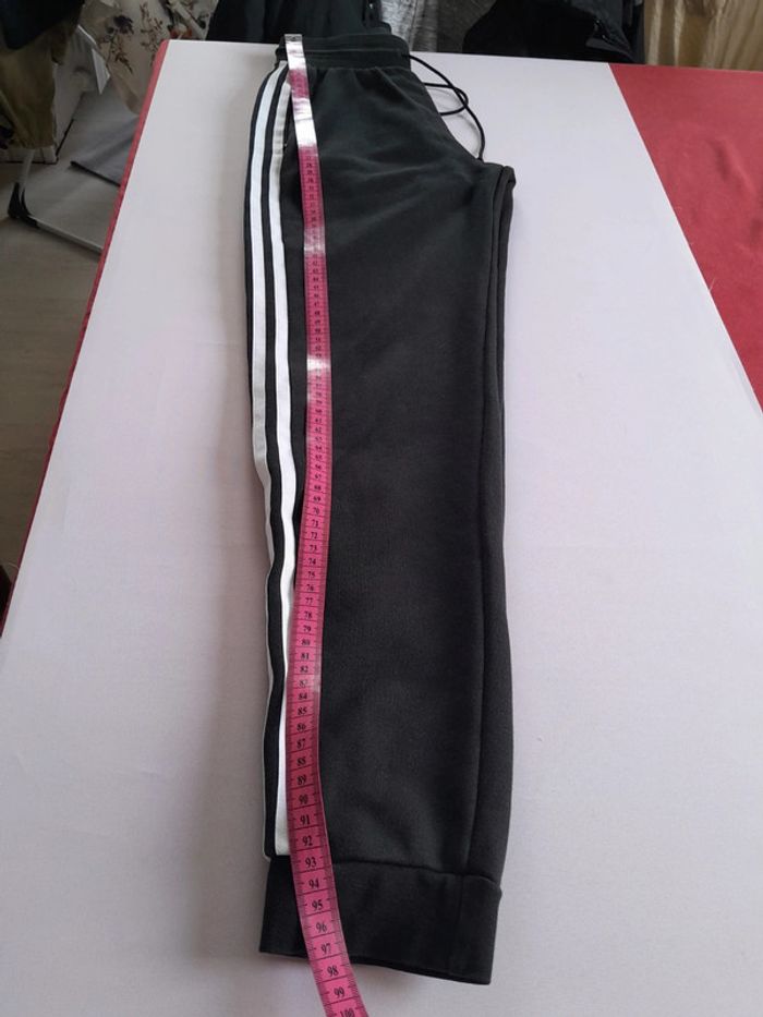 Très beau pantalon de jogging adidas - photo numéro 14