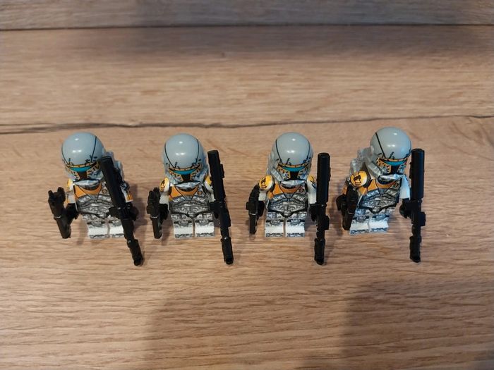 Figurines type lego 4 clones gris et jaune star wars - photo numéro 6