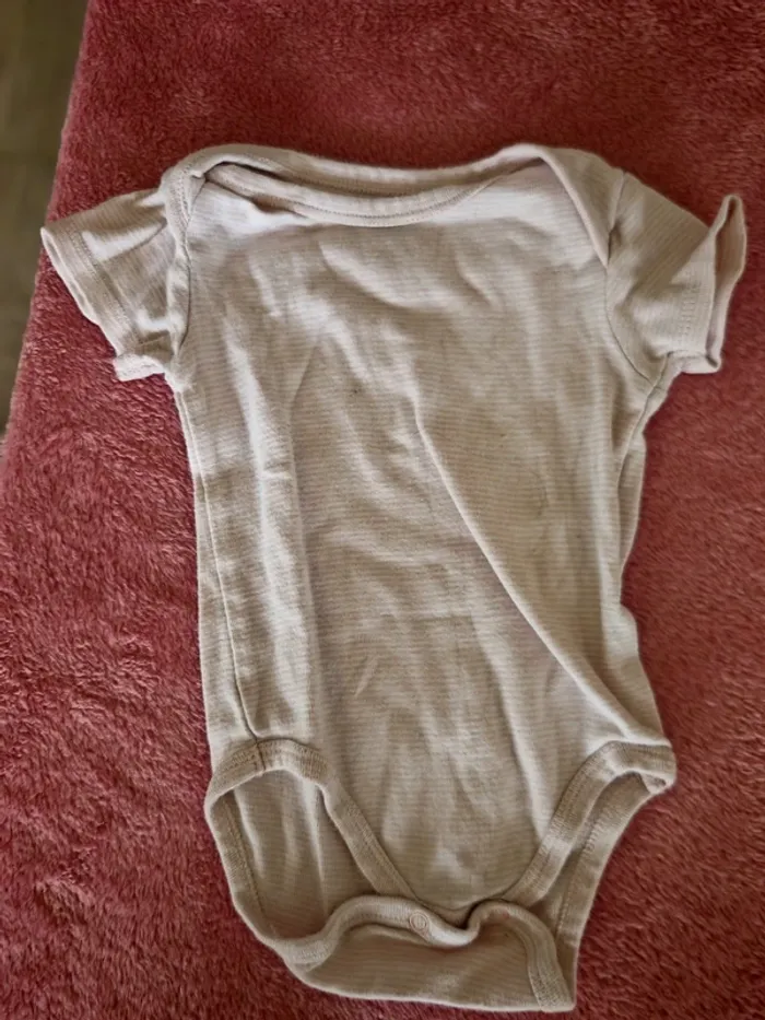 3 body manches courtes 9 mois - photo numéro 6