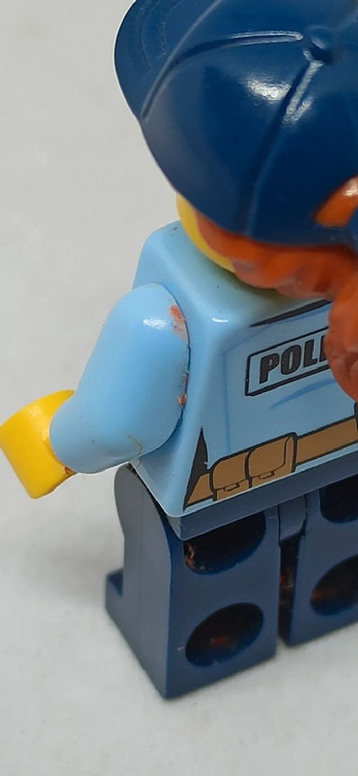 Femme policière avec arme noire lego - photo numéro 4