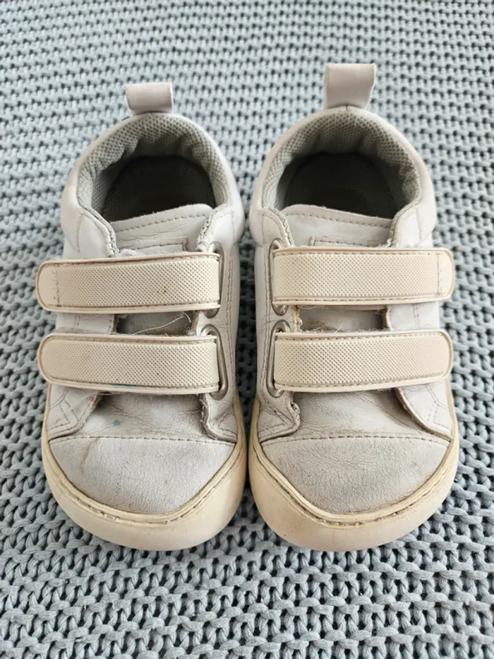 Zapato feroz blanches