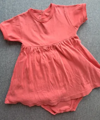 A donner : Robe avec body intégré