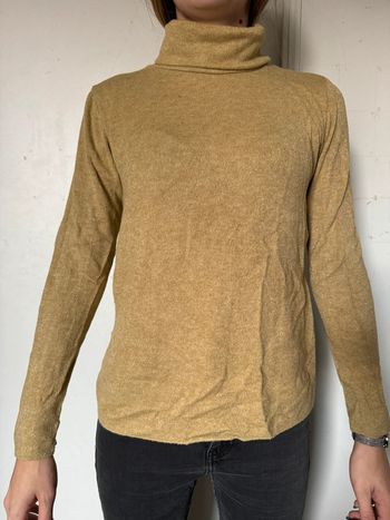 Pull moutarde col roulé