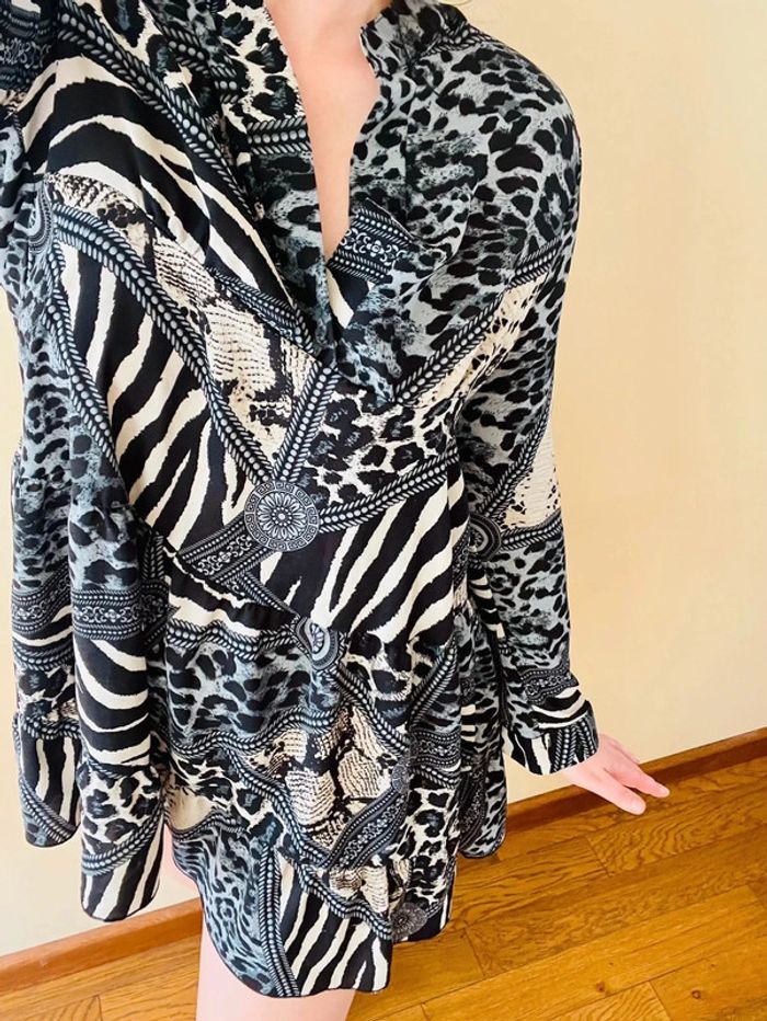 Sublime robe fluide décolleté en V manche longue à motif Lilie rose - photo numéro 8
