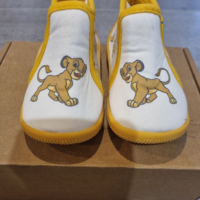 Chaussons bébé Le Roi Lion taille 20 - photo numéro 2