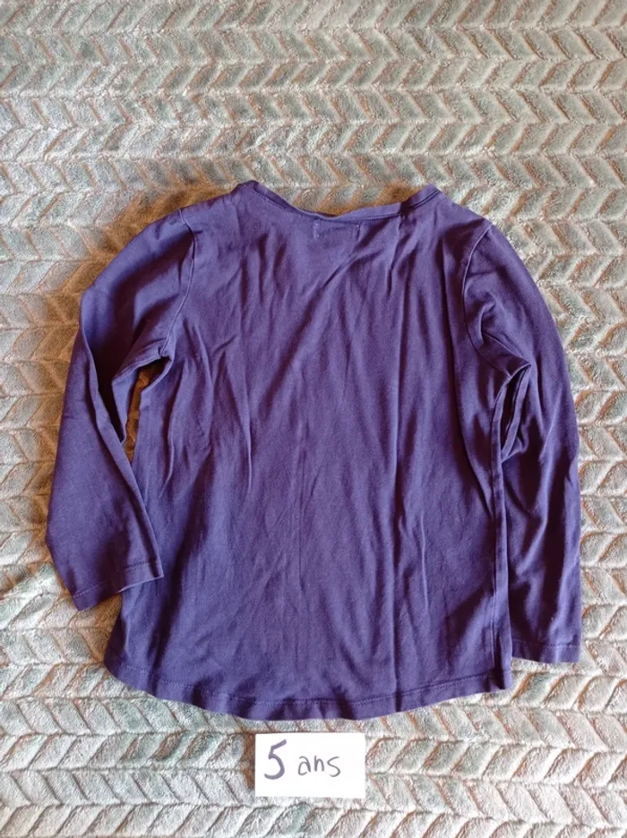 T-shirt bleu marine à sequins 5 ans - photo numéro 2