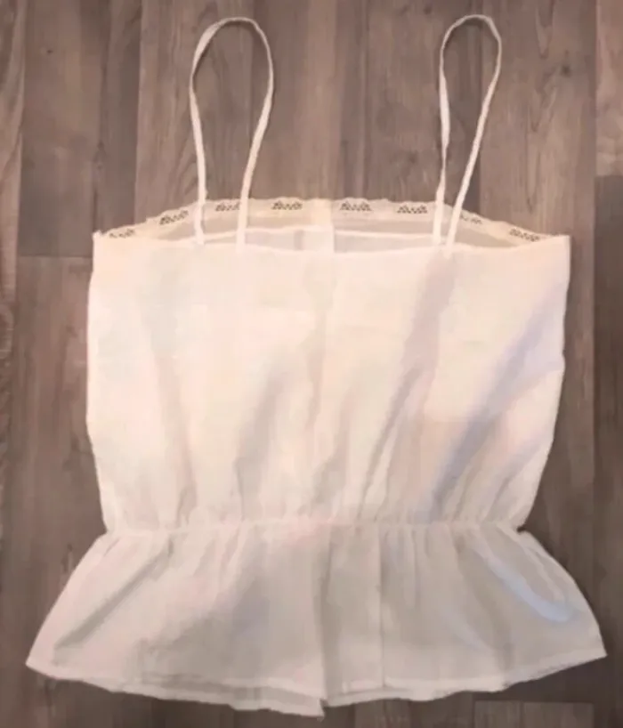 Haut top deplum variance à dentelle blanche taille 2 - photo numéro 2