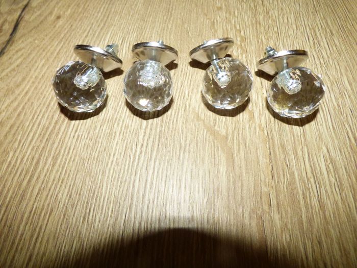 4 boutons de meuble - photo numéro 2