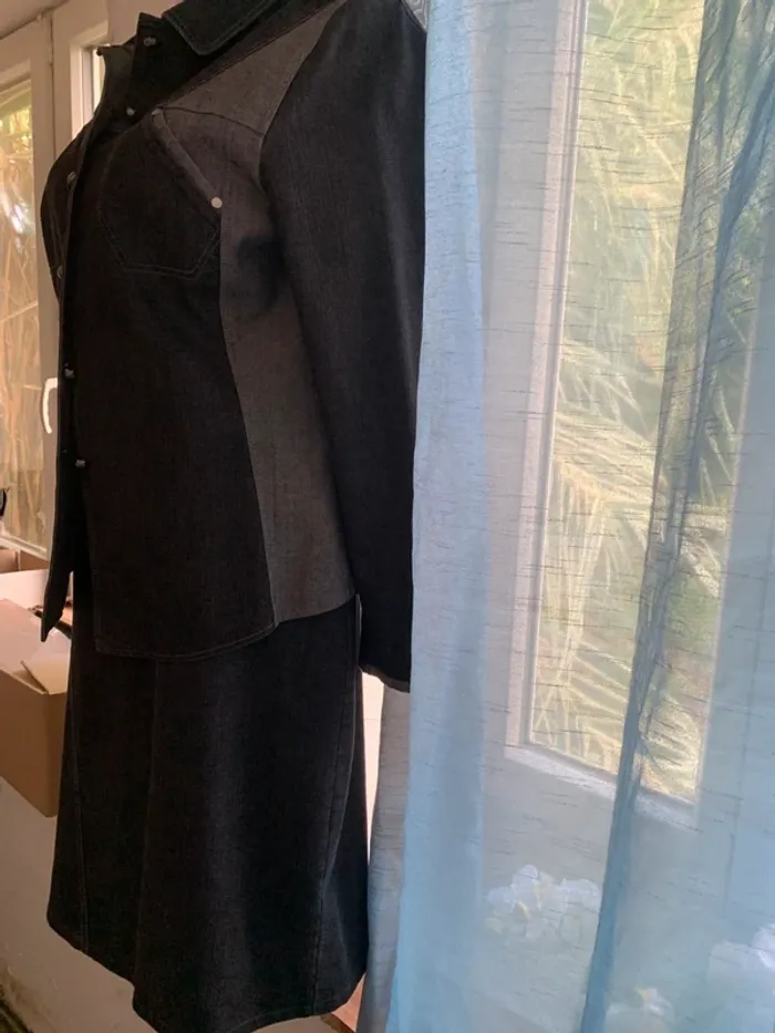 Tailleur Quattro jupe et veste en jean noir gris taille 44 - photo numéro 4