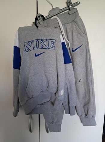 Ensemble sweat + jogging nike taille 5ans