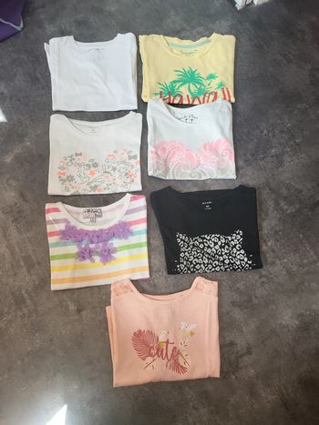 Lot 7 t-shirts fille manches courtes 4ans très bon état