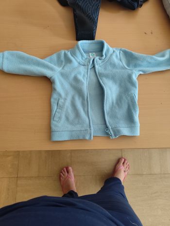 Vends légère polaire bleu bébé