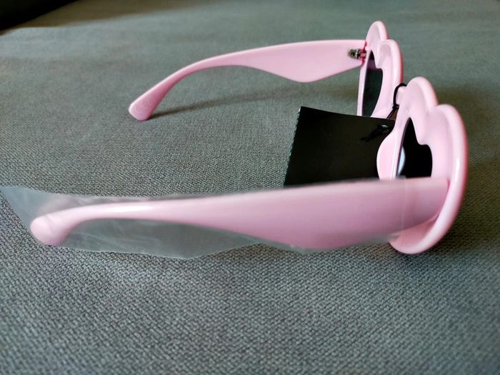 Lunettes de soleil cœur rose – Protection UV400 – Neuf avec étiquette - photo numéro 8