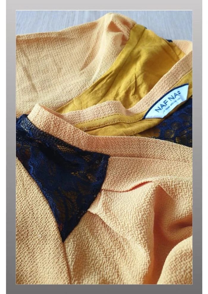 Haut/Tshirt femme Naf Naf XS jaune col en dentelle noire - photo numéro 3