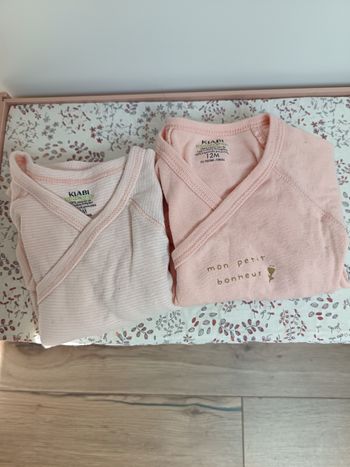 Lot 2 bodies cache cœur Kiabi 12 mois
