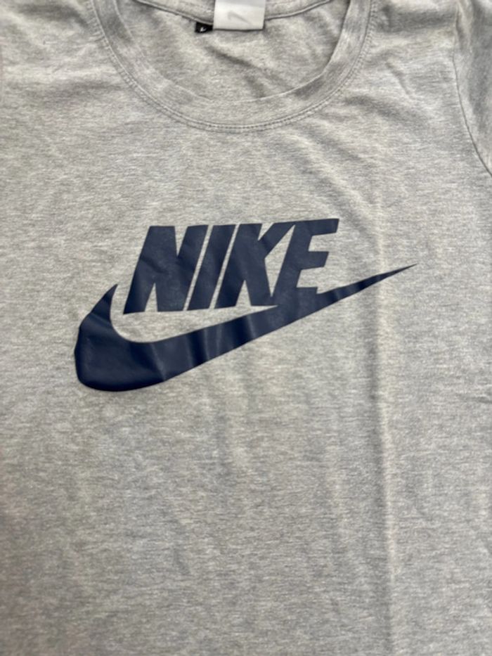 T-shirt pour femme Nike taille M - photo numéro 2