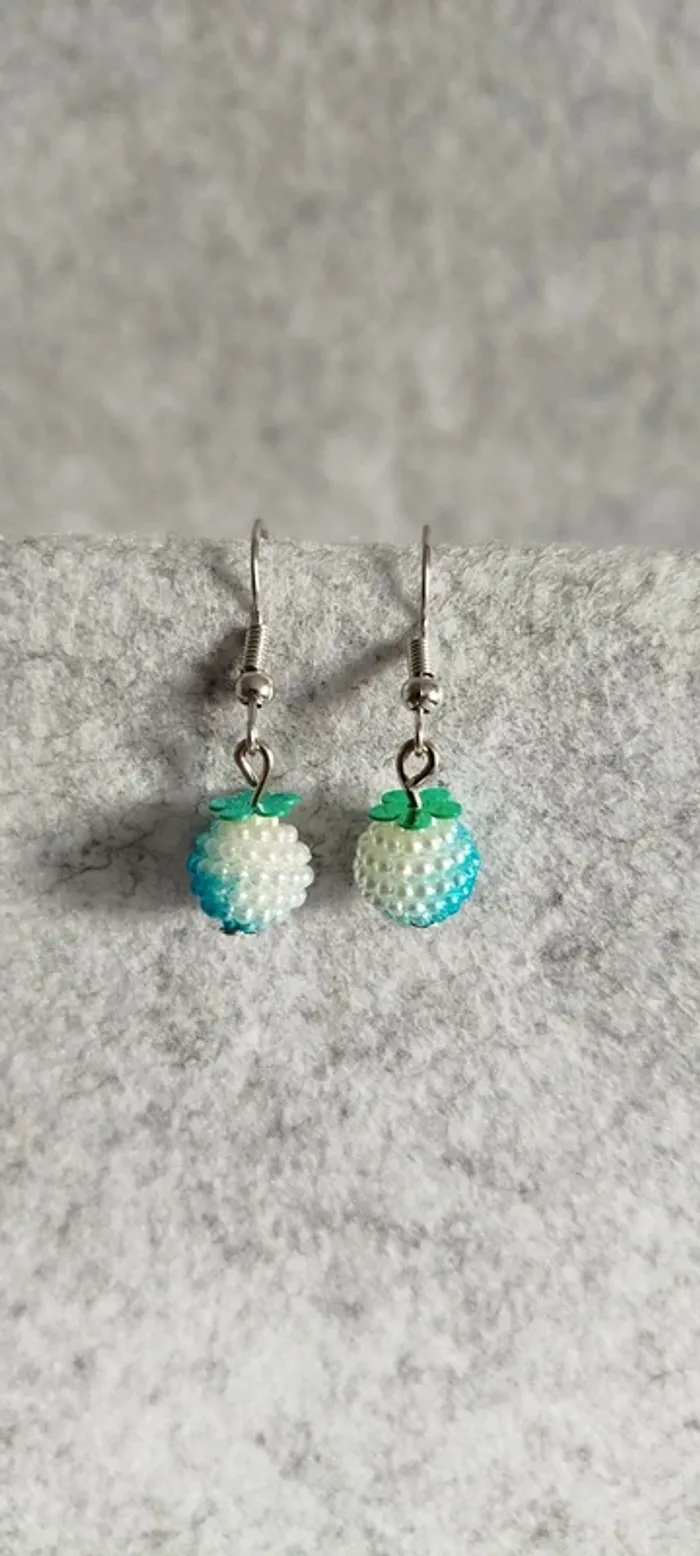 🍄 Boucles d’oreilles ▪ mûre blanche nacrée