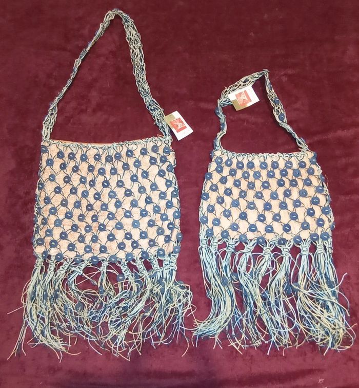 Deux magnifiques sacs a bandoulière avec boutons franges Neufs Giada