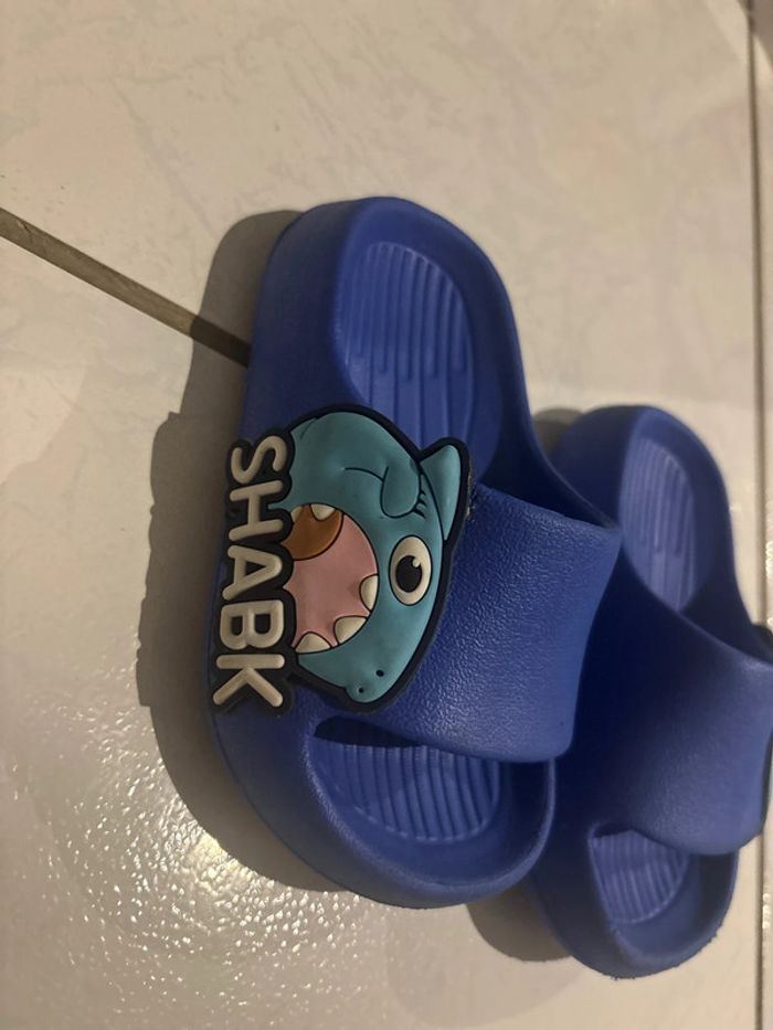 Claquettes garçon bleues requin T24 - photo numéro 3