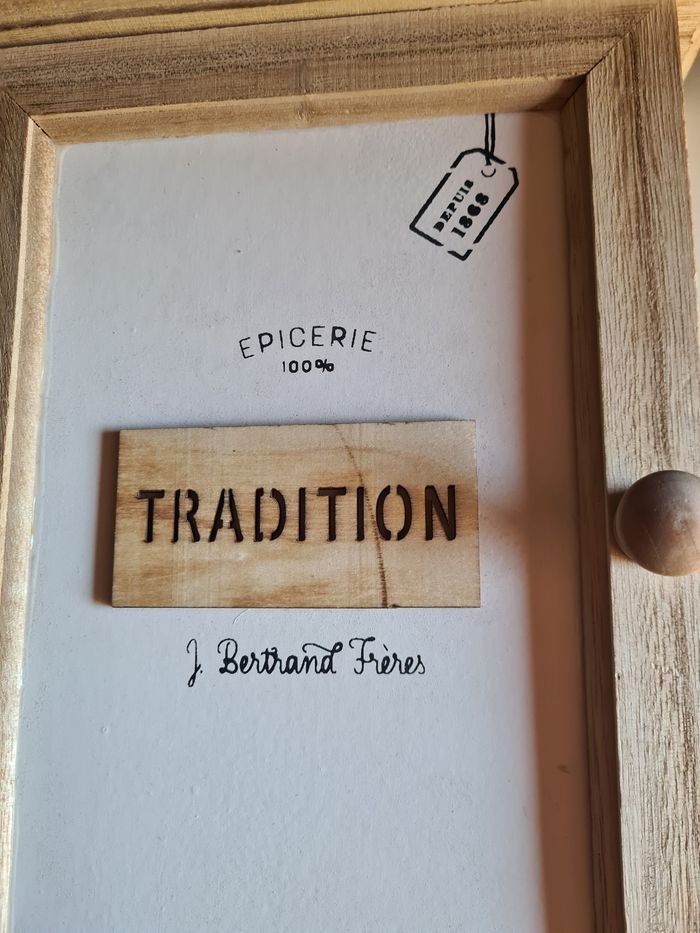 Boîte à clés. En bois. 26 x 20 cm . - photo numéro 4