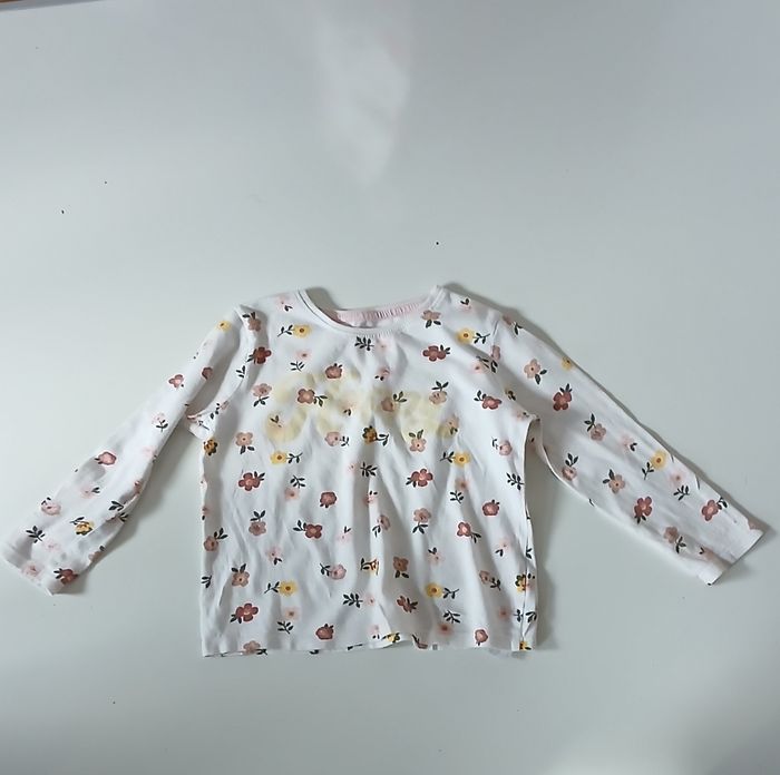 T-shirt manche longue avec des fleurs