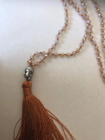 sautoir ponpon bouddha perle