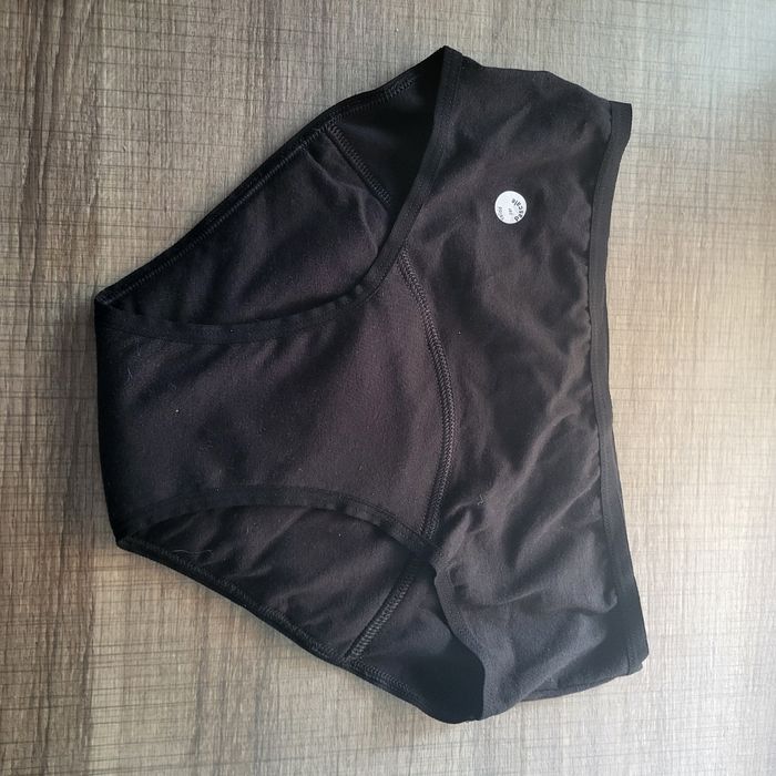 Lot de 3 culottes menstruelles taille XS neuves  bien entendu - photo numéro 3
