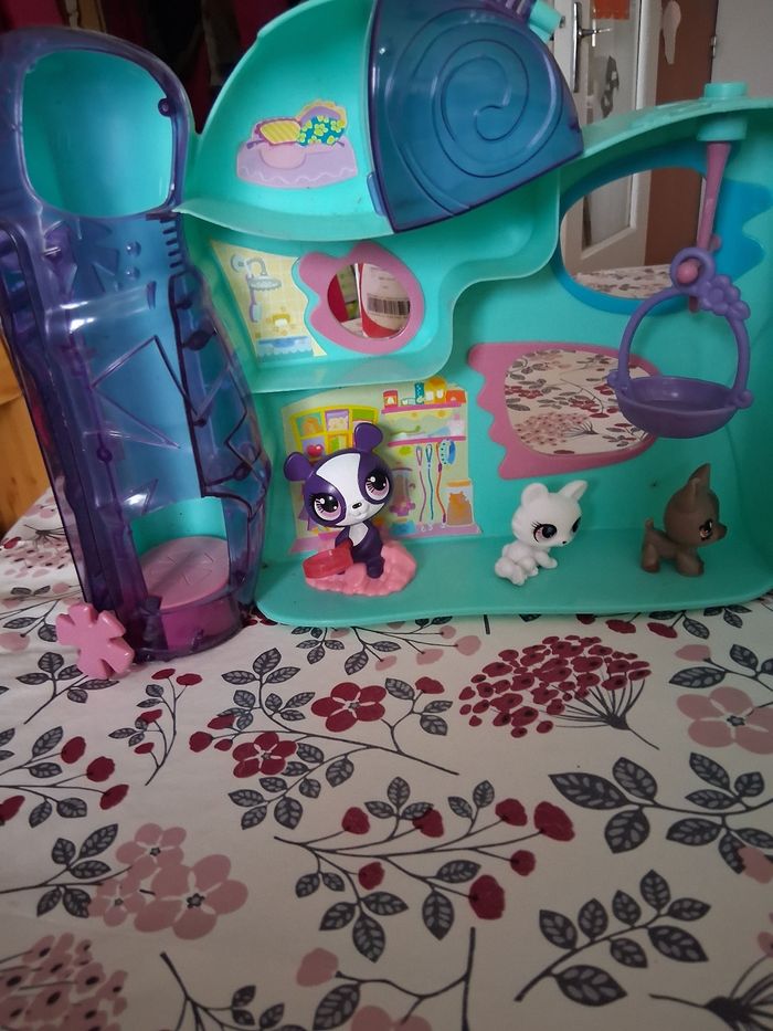 Maison pet shop + grosse figurines pet shop + 8 petites figurines pet shop - photo numéro 2