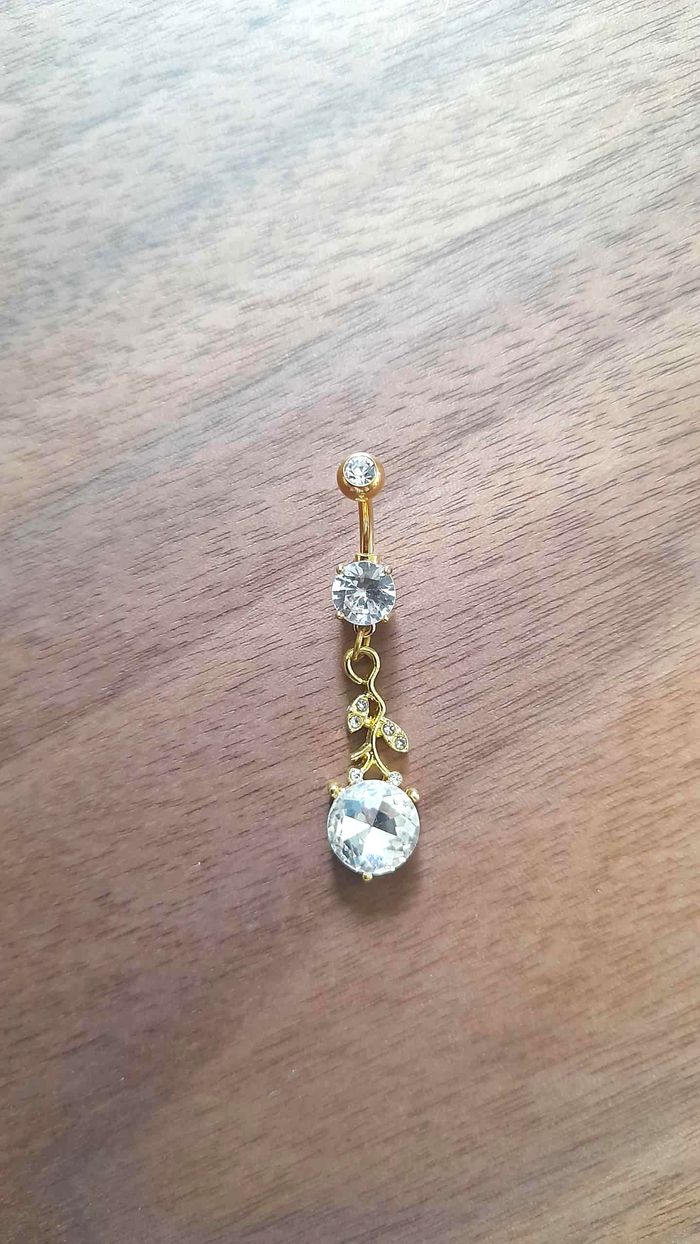 Piercing nombril neuf doré & zircon